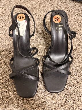 Nicole Miller Black Strappy Slingback Sandals